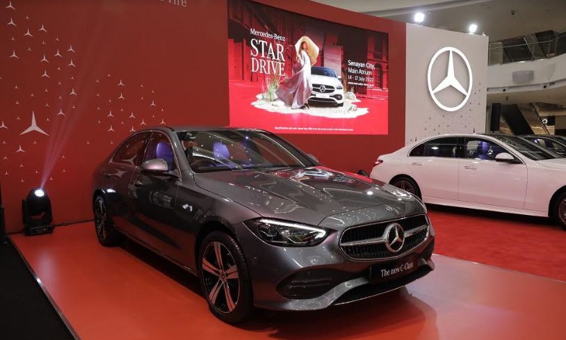 Pajak mobil Mercedes-Benz C Class.