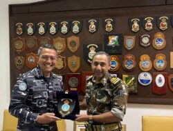 Memasuki Etape Ketiga, KRI Diponegoro-365 Laksanakan Courtesy Call Kepada Salalah Naval Unit Commander