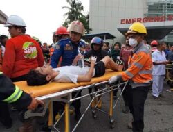Insiden Ledakan di RS Semen Padang, Puluhan Orang Terdampak, Petugas Evakuasi Korban