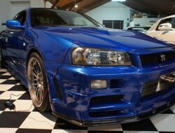 Nissan Skyline R34, Mobil Legendaris yang Mencuri Perhatian dalam Film Balapan