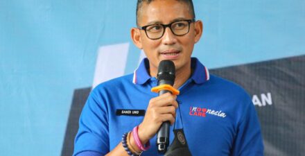 Sandiaga Uno buka isi whatsapp para menteri Jokowi.