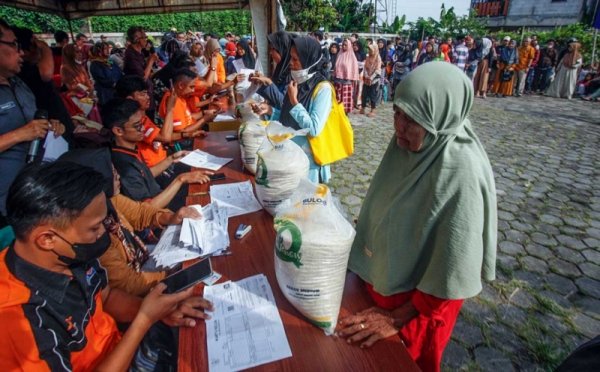 Beras Bansos Disebut sebagai Alat Politisasi.