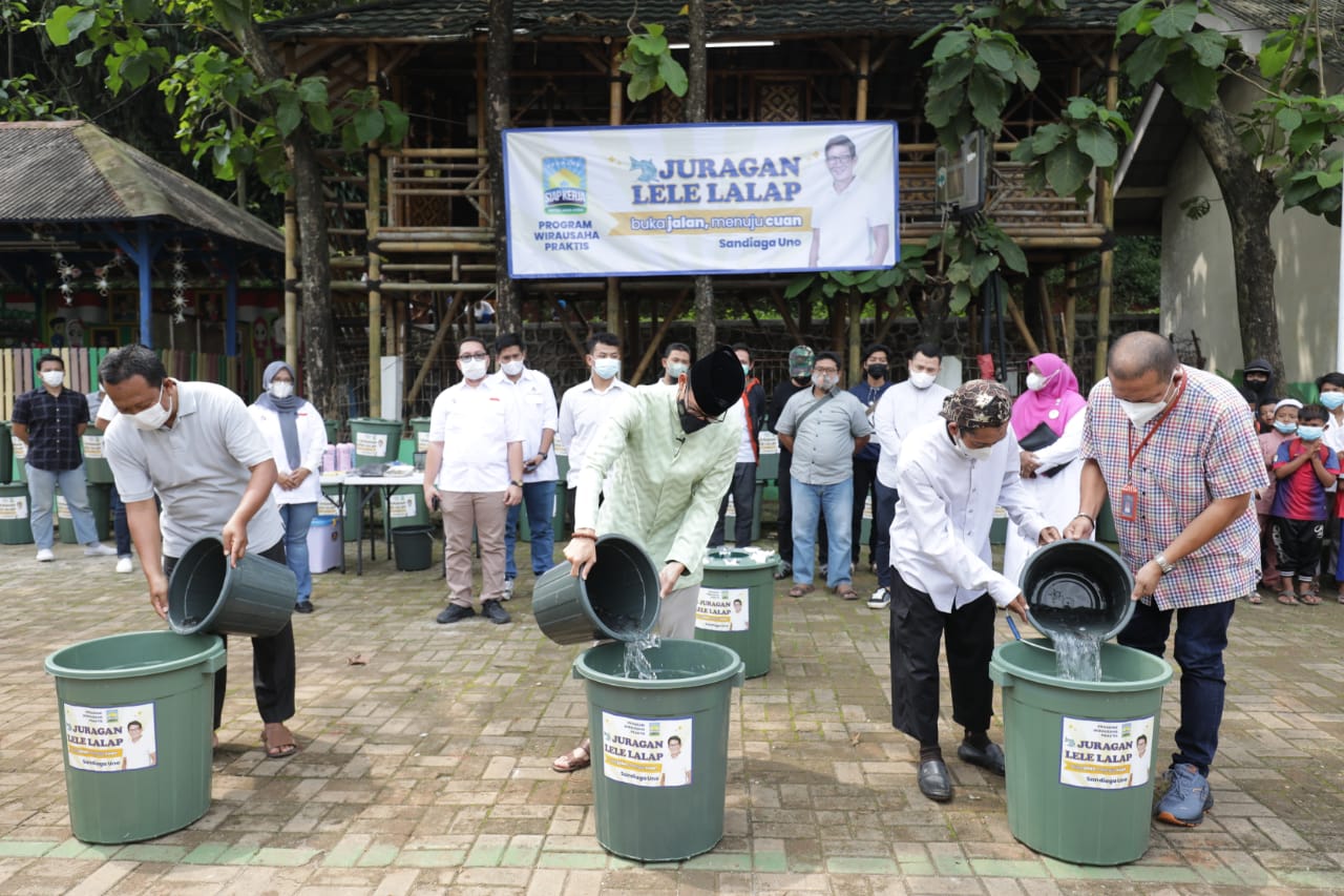 Sandiaga Uno Bantah Ada Keretakan di Kabinet Indonesia Maju.