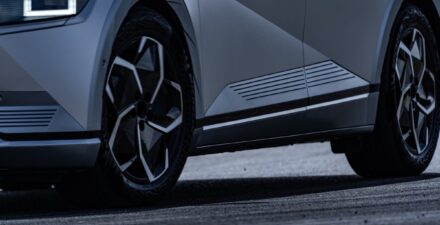 4 tips memilih ban untuk mobil listrik.