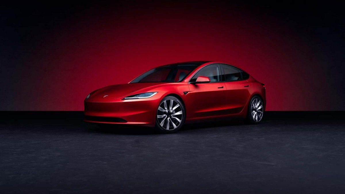 Tesla tingkatkan konektivitas iPhone dan mobil listrik.