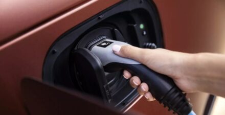 Jaguar Land Rover fokus kembangkan kendaraan hybrid.