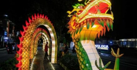 Bisnis di Tahub Naga Kayu.