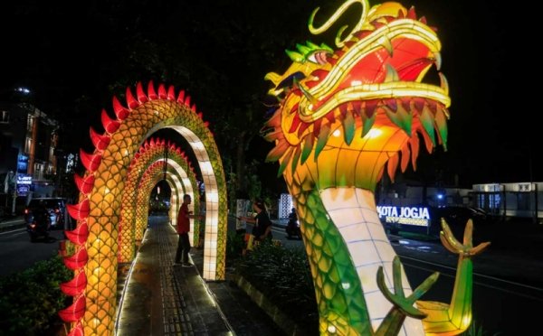 Bisnis di Tahub Naga Kayu.