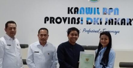 Nirina Zubir menang lawan mafia tanah.