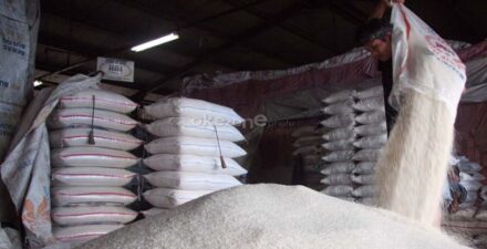 Jokowi Tegaskan Kelangkaan Beras Bukan karena Bansos.