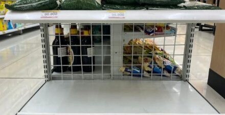 Stok beras di alfamart dan indomaret kosong.
