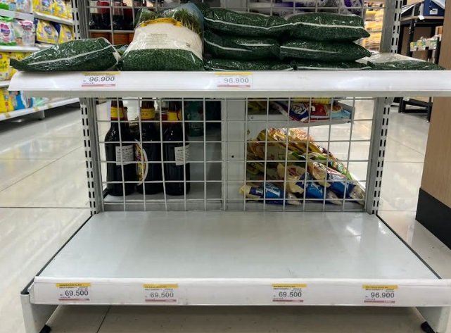 Stok beras di alfamart dan indomaret kosong.