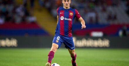 Gelandang Barcelona Pablo Gavi diincar PSG pada bursa transfer.