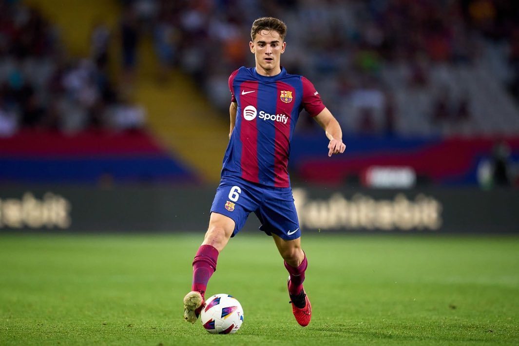 Gelandang Barcelona Pablo Gavi diincar PSG pada bursa transfer.