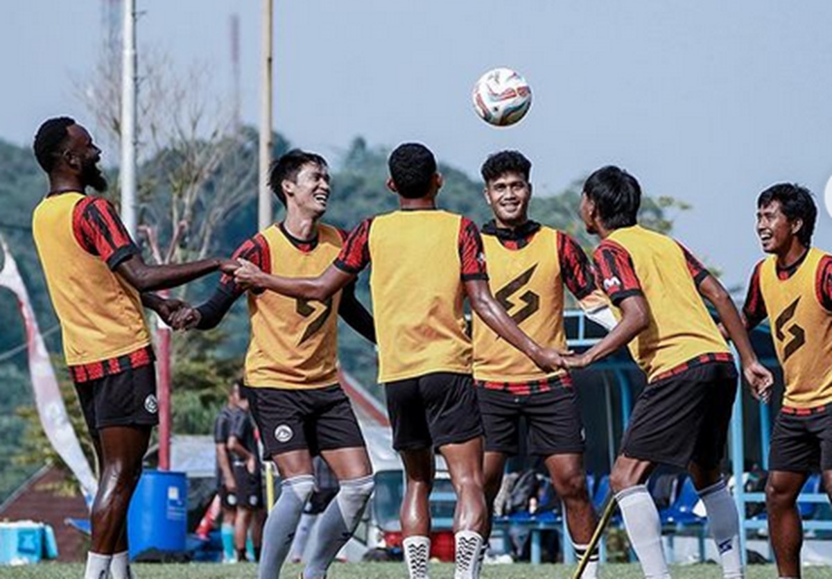 Arema FC kala berlatih.