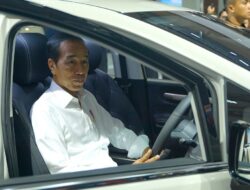 Wuling Cloud EV, Mobil Listrik Terbaru yang Diteliti Jokowi di Pameran Otomotif