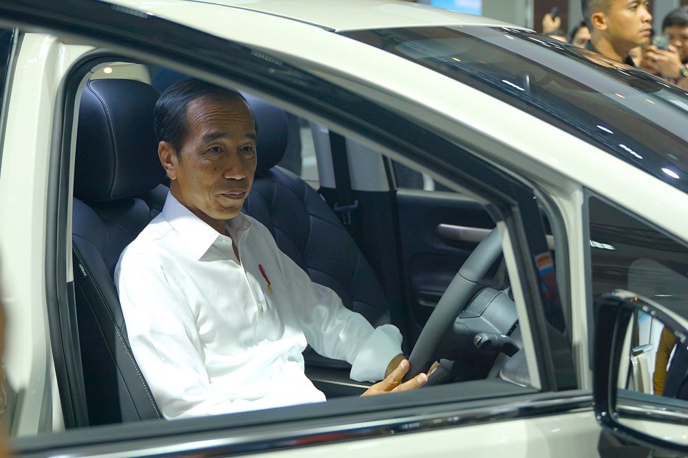 Wuling bocorkan harga Cloud EV ke Jokowi.