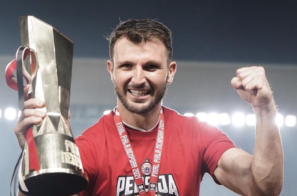 Marco Motta termasuk satu dari delapan mantan pemain Liga Italia yang merumput di Indonesia.