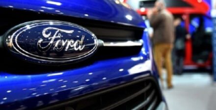 Pajak mobil Ford Everest.