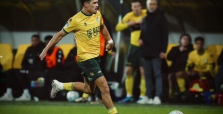 Persib Bandung, Stefano Beltrame dan Ezra Walian Berduel dengan Ragnar Oratmangoen