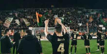 Jay Idzes gagal membawa Venezia menang atas Modena.