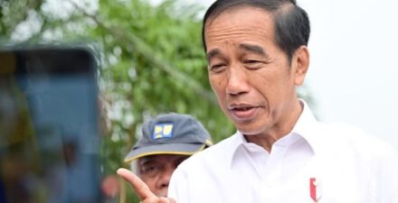 Alasan Jokowi bagikan bansos beras.