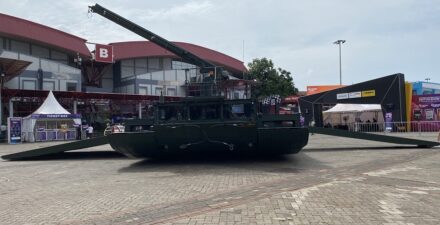 Ponton TNI mejeng di IIMS 2024.
