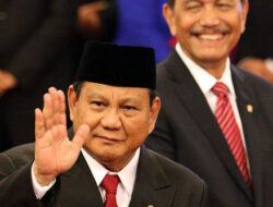 Jokowi Akan Berikan Penghargaan Pangkat Kehormatan untuk Menhan Prabowo