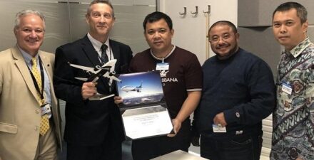 Haji Isam Beli Pesawat Boeing.