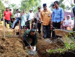 Bupati Eka Putra Letakkan Batu Pertama Pembangunan Rumah RTLH Untuk Badrijon