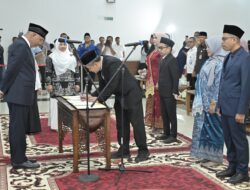 Lantik Lima Komisioner Komisi Informasi Sumbar, Gubernur Mahyeldi Pertegas Pentingnya Keterbukaan Informasi Publik