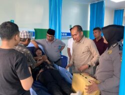 Kasat Intelkam Polres Tanah Datar Tinjau Kesehatan Yuniarti Ketua TPS Yang Jatuh Sakit Saat Berugas di TPS