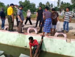 Sekdako Yota Balad Sebar Bibit Ikan ; Masyarakat Diajak Pikir Cerdas Manfaatkan Potensi