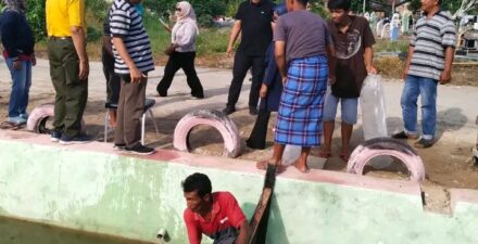 Sekdako Yota Balad Sebar Bibit Ikan ; Masyarakat Diajak Pikir Cerdas Manfaatkan Potensi
