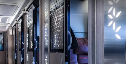 5 sleeper bus di Indonesia dengan fasilitas mewah.