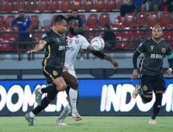 Permainan Tanpa Gol, Arema FC Vs. Bhayangkara FC di Stadion Kapten I Wayan Dipta