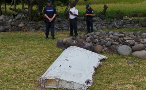 Puing pesawat MH370.
