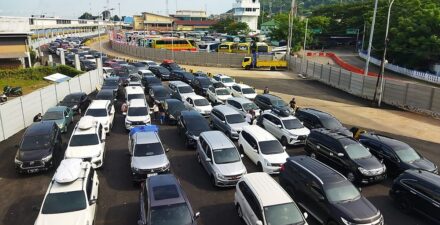 Tips hemat BBM mobil saat mudik Lebaran.