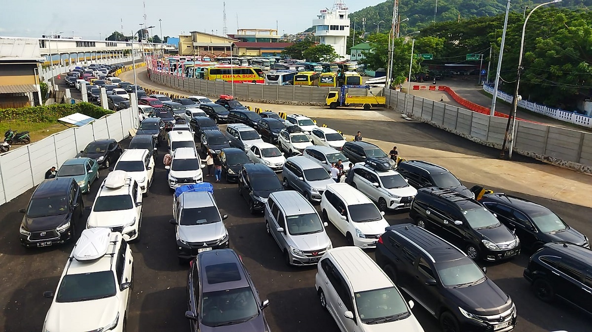 Tips hemat BBM mobil saat mudik Lebaran.