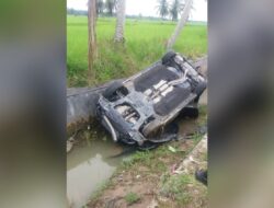 Kecelakaan Lalu Lintas, Bupati Padang Pariaman Terbalik dengan Mobil Pribadi
