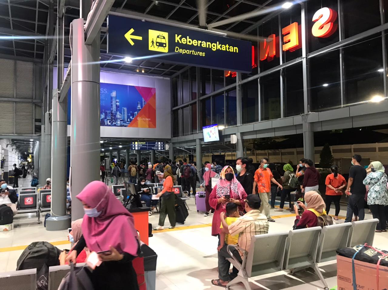 Tiket kereta api periode musim libur Lebaran sudah terjual.