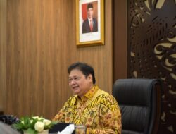 Menteri Airlangga Hartarto Tinjau Simulasi Makan Gratis di Sekolah