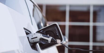 Ilustrasi Mobil Listrik.