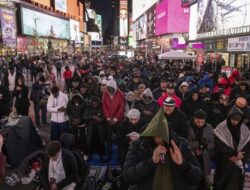 Salat Tarawih di Amerika, Ribuan Muslim Berdoa di Times Square dan Pusat Agama