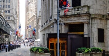 Bursa saham Wall Street ditutup menguat.