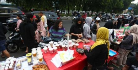 Produk makanan dan minuman wajib halal