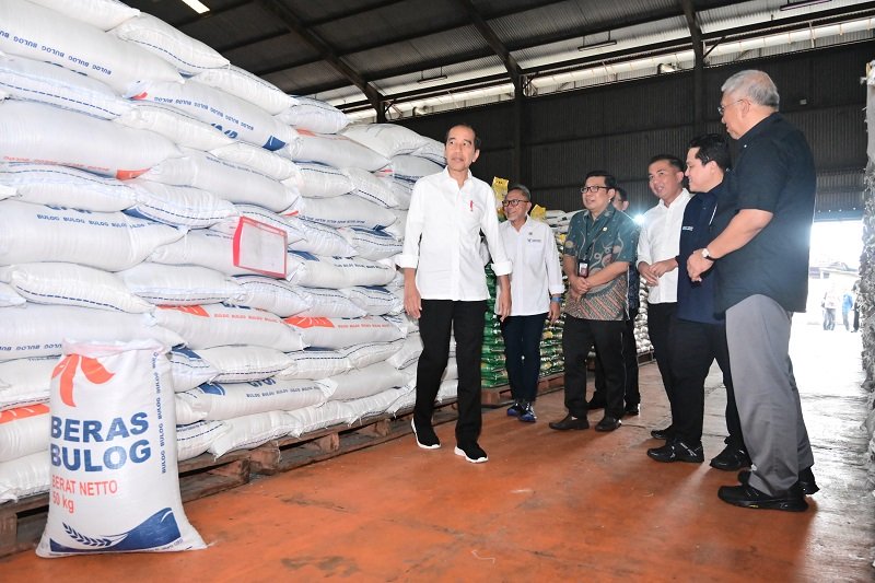 Jokowi Setujui HET Beras Premium Diperpanjang.