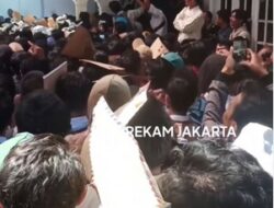 Antrean Panjang di Walk-In Interview PT KAI Service, Video Viral dari Menteng