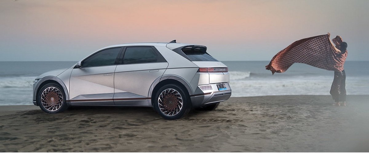 IONIQ 5 menjadi salah satu mobil listrik paling laris di Indonesia yang menempatkan Hyundai sebagai pemimpin pasar untuk kendaraan listrik dengan harga di atas Rp700 juta.