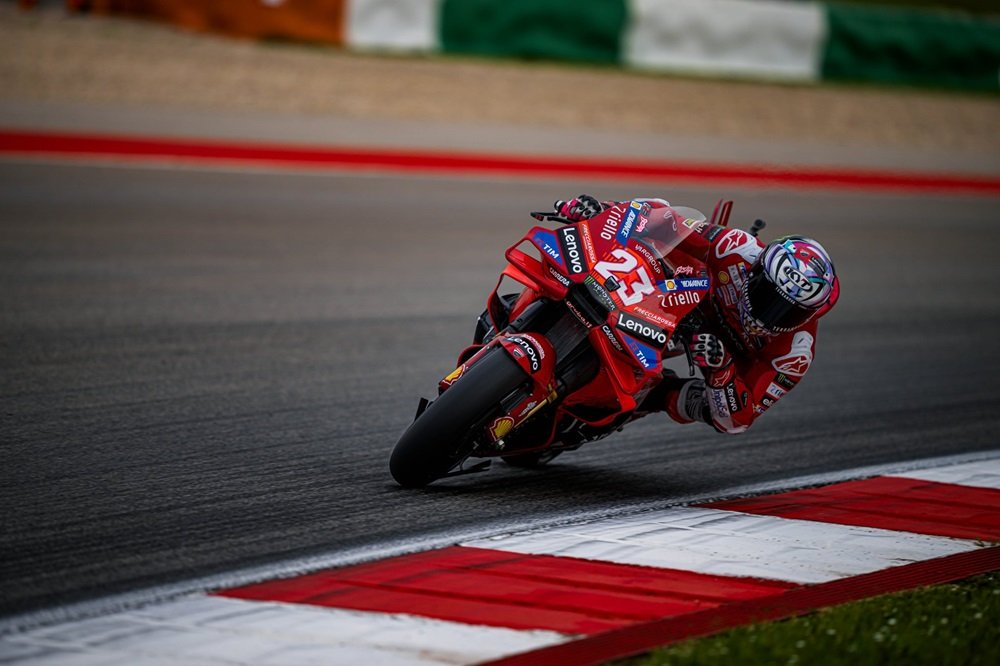 Enea Bastianini menjadi pembalap tercepat pada kualifikasi MotoGP Portugal 2024.